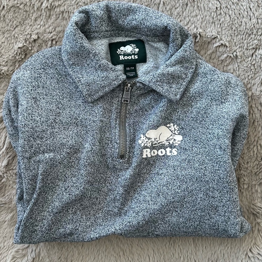 Roots boyfriend quarter zip in salt and pepper